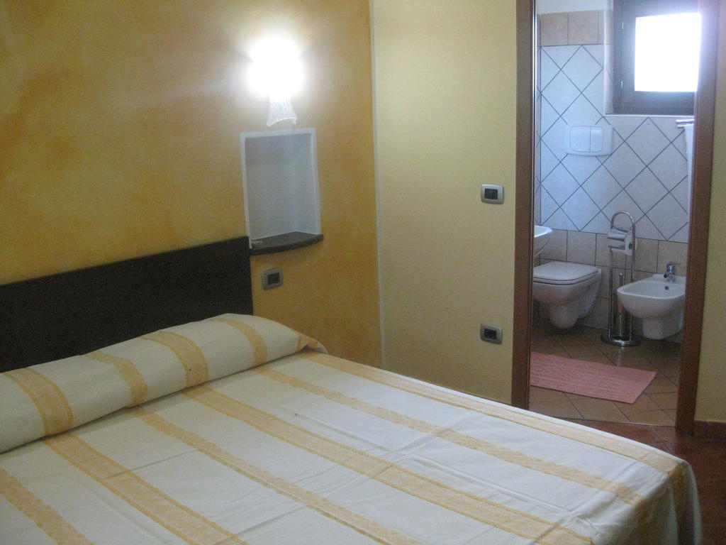 Agritursmo Montesalerno Villa Diamante Værelse billede