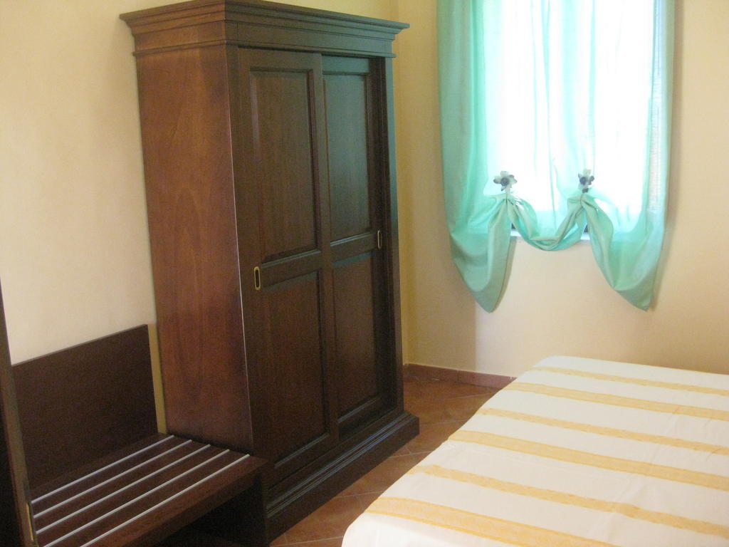 Agritursmo Montesalerno Villa Diamante Værelse billede